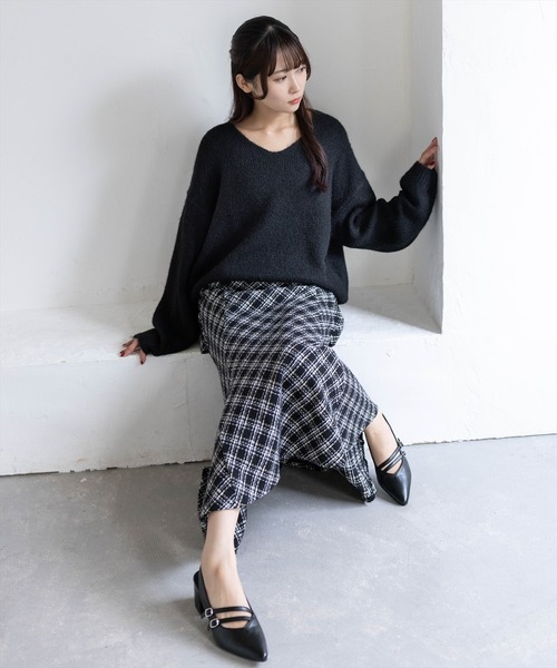 CLEAR BASIC（クリアベーシック）の「モヘアタッチVネックオーバーニットトップス［骨格ナチュラル／カジュアル／リラックス］（ニット/セーター・レディース・グレー/ピンク/ブラック/イエロー/ダークオレンジ/ブラウン/アイボリー/ボルドー/グレイッシュベージュ/ベージュ・F）」の13枚目の写真