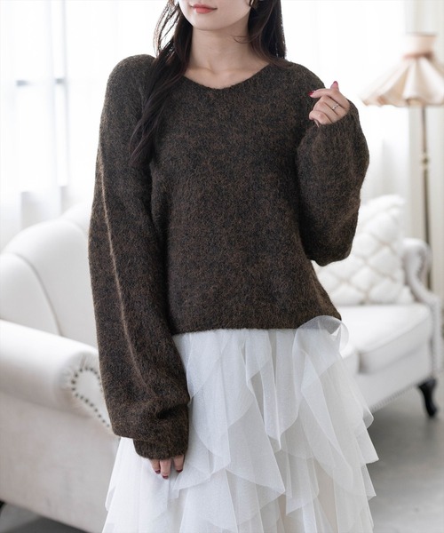 CLEAR BASIC（クリアベーシック）の「モヘアタッチVネックオーバーニットトップス［骨格ナチュラル／カジュアル／リラックス］（ニット/セーター・レディース・グレー/ピンク/ブラック/イエロー/ダークオレンジ/ブラウン/アイボリー/ボルドー/グレイッシュベージュ/ベージュ・F）」の16枚目の写真
