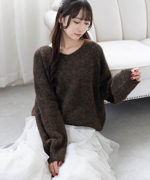 CLEAR BASIC（クリアベーシック）の「モヘアタッチVネックオーバーニットトップス［骨格ナチュラル／カジュアル／リラックス］（ニット/セーター・レディース・グレー/ピンク/ブラック/イエロー/ダークオレンジ/ブラウン/アイボリー/ボルドー/グレイッシュベージュ/ベージュ・F）」の19枚目の写真