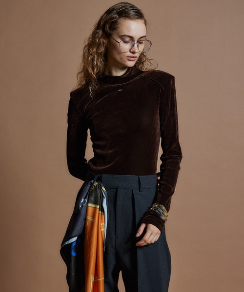 MAISON SPECIAL(メゾンスペシャル)の「【26WINTER PRE-ORDER】2WAY Velour Top/2WAYベロアTOP(Tシャツ/カットソー・レディース・ホワイト/ブラック/ブラウン/グレー/ライム・FREE)」の4枚目の写真