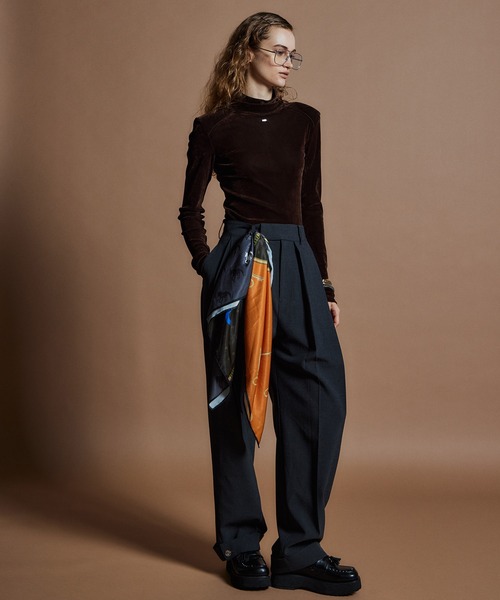 MAISON SPECIAL(メゾンスペシャル)の「【26WINTER PRE-ORDER】2WAY Velour Top/2WAYベロアTOP(Tシャツ/カットソー・レディース・ホワイト/ブラック/ブラウン/グレー/ライム・FREE)」の8枚目の写真