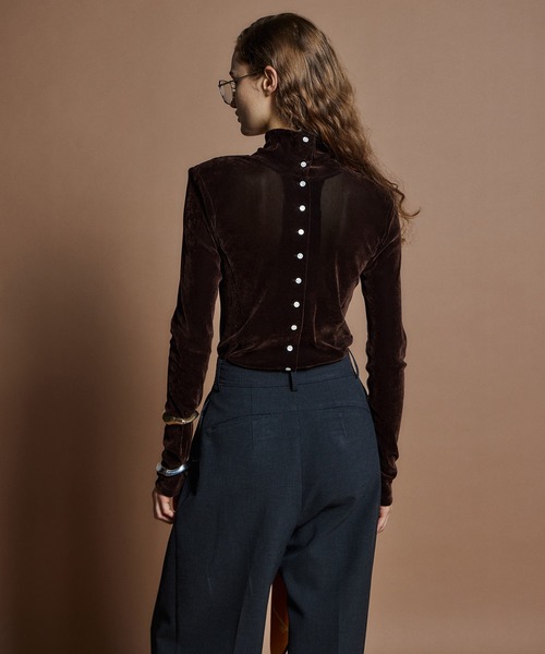 MAISON SPECIAL(メゾンスペシャル)の「【26WINTER PRE-ORDER】2WAY Velour Top/2WAYベロアTOP(Tシャツ/カットソー・レディース・ホワイト/ブラック/ブラウン/グレー/ライム・FREE)」の12枚目の写真