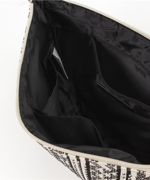 Discoat Parisien（ディスコートパリシアン）の「スタッツ柄クラッチ（クラッチバッグ・レディース・イエロー/ブラック・ﾌﾘ-）」の11枚目の写真