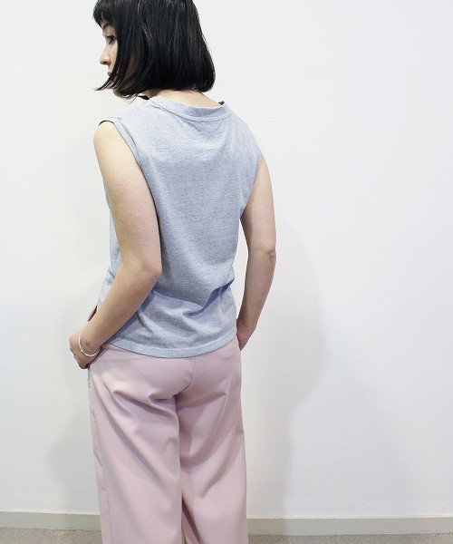 ottilie(オティーリエ)の「ノースリーブTシャツ(Tシャツ/カットソー・レディース・ホワイト/グレー/ブラック/アイボリー・FREE)」の13枚目の写真