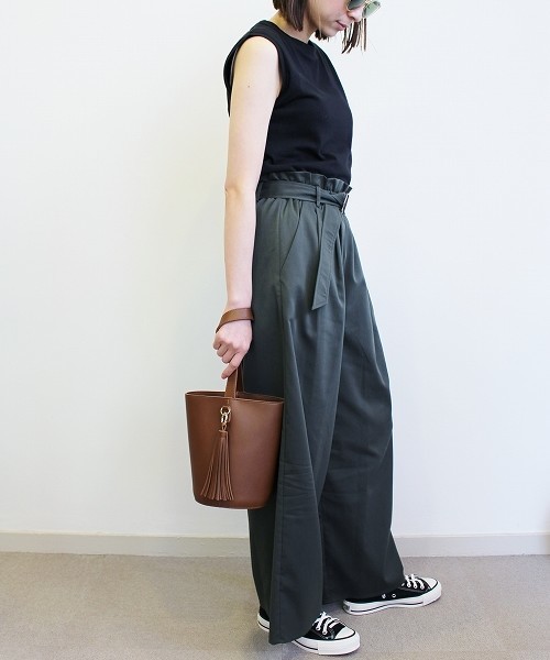 ottilie(オティーリエ)の「ノースリーブTシャツ(Tシャツ/カットソー・レディース・ホワイト/グレー/ブラック/アイボリー・FREE)」の10枚目の写真