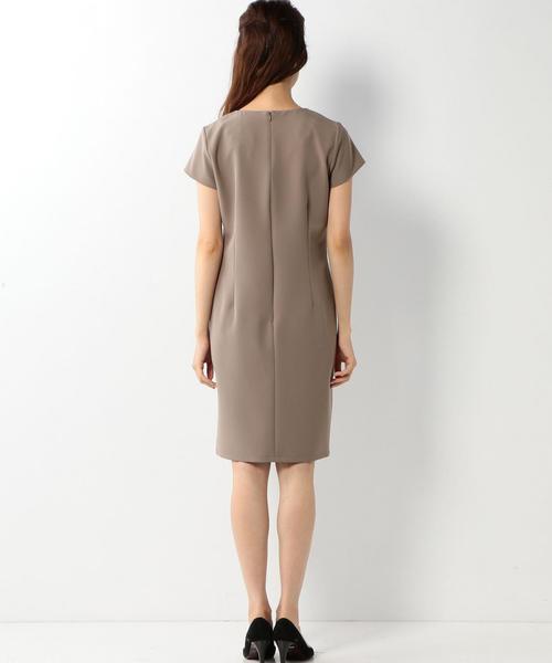 THE STATION STORE(ザ ステーション ストア)の「<closet story> □ダブルVネック タック SSL ワンピース(ワンピース・レディース・ベージュ/ロイヤルブルー・FREE)」の3枚目の写真