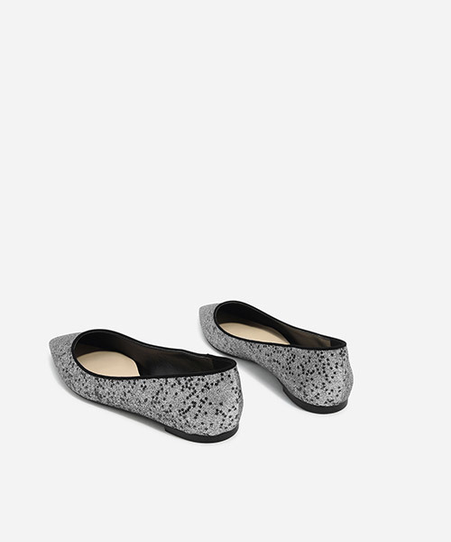 CHARLES & KEITH(チャールズ & キース)の「ポインテッドバレリーナパンプス / POINTED BALLERINA PUMPS(バレエシューズ・レディース・ネイビー/ブラック/シルバー・23.5cm/23cm/24.5cm)」の4枚目の写真