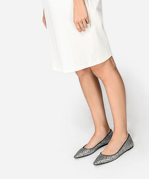 CHARLES & KEITH(チャールズ & キース)の「ポインテッドバレリーナパンプス / POINTED BALLERINA PUMPS(バレエシューズ・レディース・ネイビー/ブラック/シルバー・23.5cm/23cm/24.5cm)」の6枚目の写真