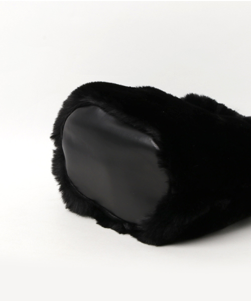 VENCEEXCHANGE（ヴァンスエクスチェンジ）の「フェイクファー巾着2WAYバッグ        （トートバッグ・レディース・ブラック/ベージュ/グレー・FREE）」の4枚目の写真