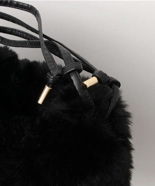 VENCEEXCHANGE（ヴァンスエクスチェンジ）の「フェイクファー巾着2WAYバッグ        （トートバッグ・レディース・ブラック/ベージュ/グレー・FREE）」の5枚目の写真