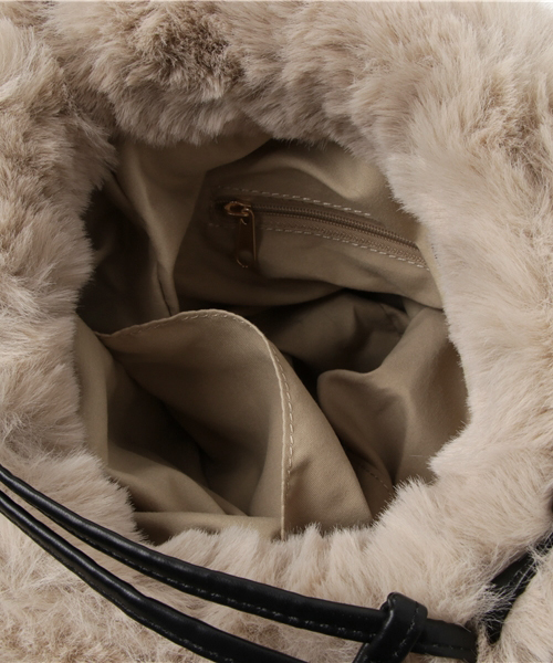 VENCEEXCHANGE（ヴァンスエクスチェンジ）の「フェイクファー巾着2WAYバッグ        （トートバッグ・レディース・ブラック/ベージュ/グレー・FREE）」の7枚目の写真