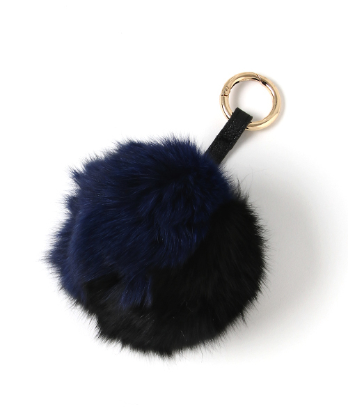 VitaFelice(ヴィータフェリーチェ)の「配色フォックスファー×フリンジバッグチャーム/キーホルダー(チャーム・レディース・ブラック系その他/グレー系その他/レッド系その他・FREE)」の1枚目の写真