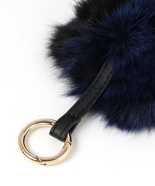 VitaFelice(ヴィータフェリーチェ)の「配色フォックスファー×フリンジバッグチャーム/キーホルダー(チャーム・レディース・ブラック系その他/グレー系その他/レッド系その他・FREE)」の4枚目の写真