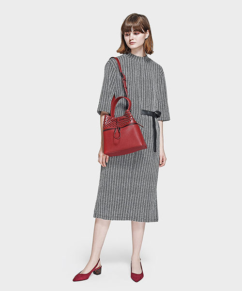 CHARLES & KEITH(チャールズ & キース)の「ポインテッドスリングバックヒール/POINTED SLINGBACK HEELS(パンプス・レディース・ブラック/シルバー/レッド・25cm/22.5cm/23.5cm/24.5cm/23cm)」の14枚目の写真