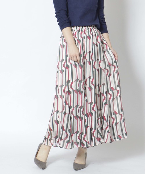 Cheek(チーク)の「ラメシフォン幾何学ロングスカート(スカート・レディース・ベージュ/ネイビー/イエロー・MEDIUM)」の2枚目の写真