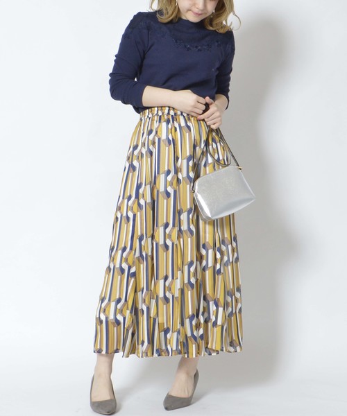 Cheek(チーク)の「ラメシフォン幾何学ロングスカート(スカート・レディース・ベージュ/ネイビー/イエロー・MEDIUM)」の3枚目の写真