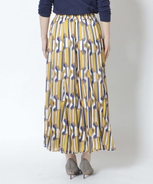 Cheek(チーク)の「ラメシフォン幾何学ロングスカート(スカート・レディース・ベージュ/ネイビー/イエロー・MEDIUM)」の5枚目の写真