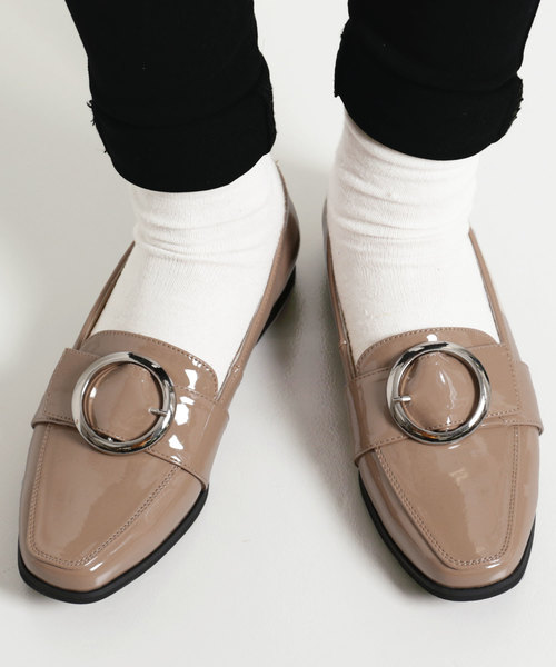 KOBE LETTUCE(コウベレタス)の「サークルバックルスクエアトゥローファーシューズ(ローファー・レディース・ホワイト/ブラック/ブルー系その他/ピンクベージュ・LL/S/M/L)」の4枚目の写真