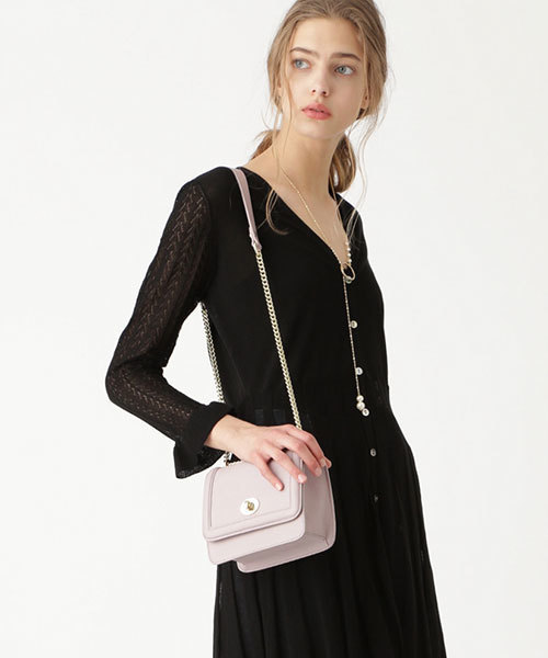 JILL STUART（ジルスチュアート）の「ジェシーショルダーバッグ（ショルダーバッグ・レディース・ホワイト/パープル・ﾌﾘ-）」の2枚目の写真