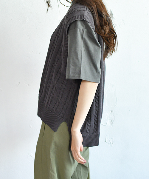 PairPair（ペアペア）の「リブ編み定番ニットベスト（ベスト・レディース・ブラック/アイボリー・FREE）」の13枚目の写真