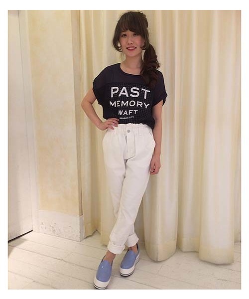 one after another NICE CLAUP（ワンアフターアナザーナイスクラップ）の「【ナイスクラップ】異素材ﾛｺﾞﾌﾟﾙｵｰﾊﾞｰ（Tシャツ/カットソー・レディース・ネイビー/オフホワイト・FREE）」の2枚目の写真