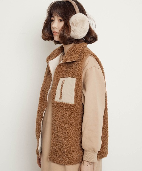 miniyu(ミニュウ)の「ボアフリースベスト(その他アウター)」|キャメル