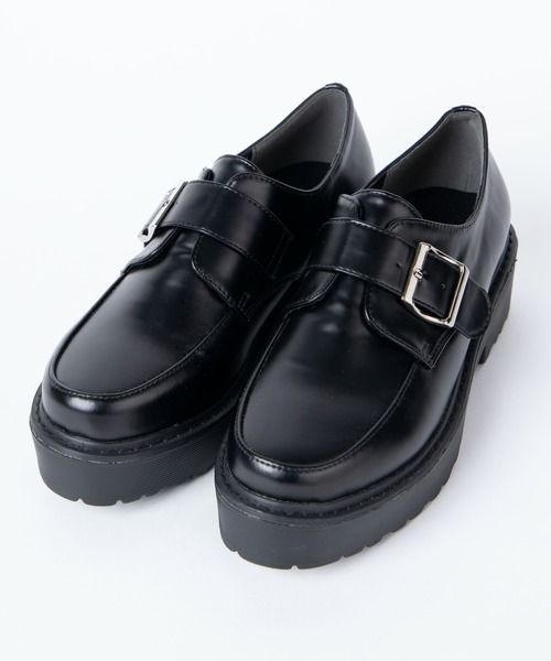 WEGO(ウィゴー)の「WEGO/ベルトデザインシューズ(ローファー・レディース・ブラック/ベージュ・MEDIUM/LARGE)」の2枚目の写真