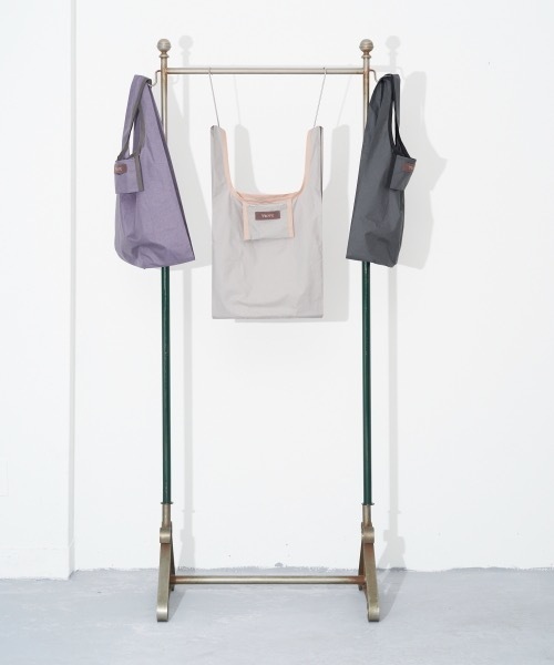 TROVE（トローヴ）の「TROVE / PACKABLE ECO BAG（エコバッグ/サブバッグ・メンズ・グレー/チャコール/パープル・FREE）」の16枚目の写真