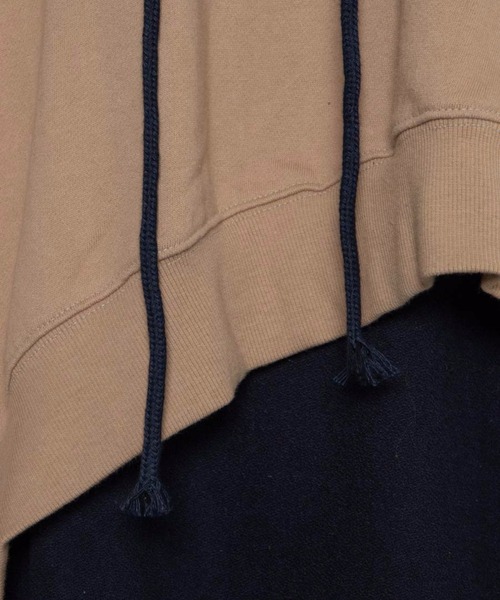 DING（ディング）の「DING/アシンメトリーバイカラーパーカー（パーカー・レディース・ベージュ/グレー・FREE）」の13枚目の写真