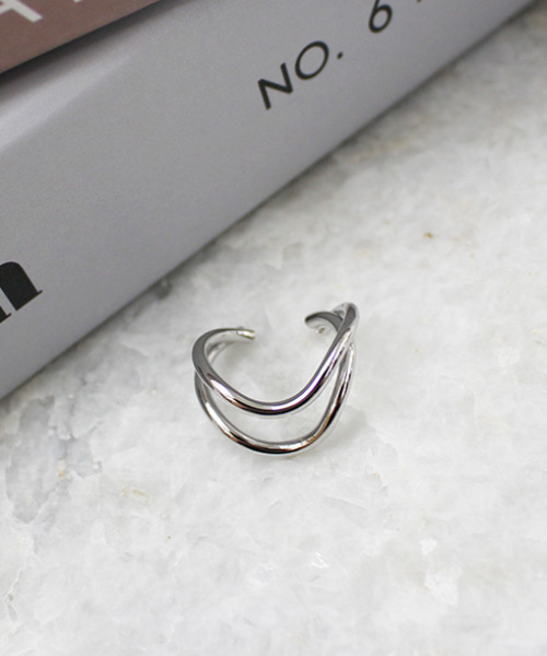 MODE ROBE(モードローブ)の「ダブルラインウェーブリング 12号 リング(リング・レディース・シルバー/ゴールド・12号)」の1枚目の写真