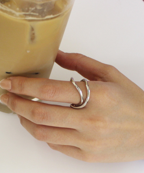 MODE ROBE(モードローブ)の「ダブルラインウェーブリング 12号 リング(リング・レディース・シルバー/ゴールド・12号)」の6枚目の写真