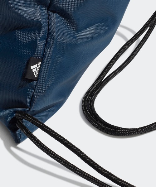 【セール】エッセンシャルズ ロゴ ジムサック [ESSENTIALS LOGO GYM SACK] アディダス（エコバッグ/サブバッグ