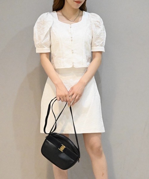 Lily Brown ホワイト パフスリーブシャツ M LILY BROWN（リリーブラウン）の「ジャガードパフスリブラウス