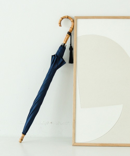 utatane（ウタタネ）の「日傘 完全遮光100％ 晴雨兼用 竹ハンドル55cm大判（長傘・レディース・ブラック/グレー/ネイビー/ベージュ/レッド/ピンク/ブルー/グリーン/マスタード/ラベンダー・FREE）」の6枚目の写真