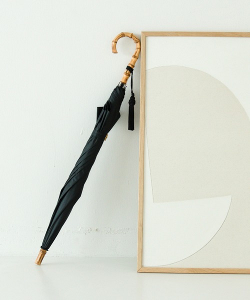 utatane（ウタタネ）の「日傘 完全遮光100％ 晴雨兼用 竹ハンドル55cm大判（長傘・レディース・ブラック/グレー/ネイビー/ベージュ/レッド/ピンク/ブルー/グリーン/マスタード/ラベンダー・FREE）」の2枚目の写真