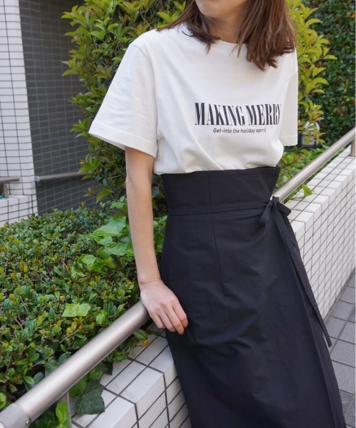 AZUL ENCANTO（アズールエンカント）の「MAKING MERRYオーバーTシャツ（Tシャツ/カットソー・レディース・ダークブラウン/ベージュ/アイボリー・FREE）」の12枚目の写真