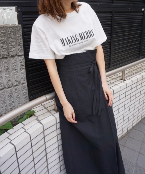 AZUL ENCANTO（アズールエンカント）の「MAKING MERRYオーバーTシャツ（Tシャツ/カットソー・レディース・ダークブラウン/ベージュ/アイボリー・FREE）」の8枚目の写真
