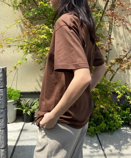 AZUL ENCANTO（アズールエンカント）の「MAKING MERRYオーバーTシャツ（Tシャツ/カットソー・レディース・ダークブラウン/ベージュ/アイボリー・FREE）」の19枚目の写真