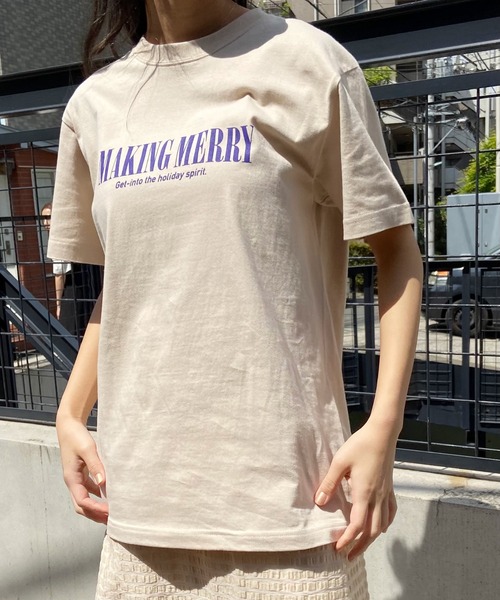 AZUL ENCANTO（アズールエンカント）の「MAKING MERRYオーバーTシャツ（Tシャツ/カットソー・レディース・ダークブラウン/ベージュ/アイボリー・FREE）」の6枚目の写真