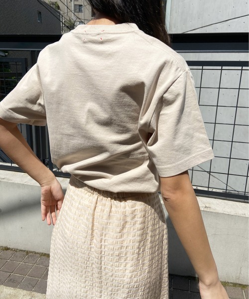 AZUL ENCANTO（アズールエンカント）の「MAKING MERRYオーバーTシャツ（Tシャツ/カットソー・レディース・ダークブラウン/ベージュ/アイボリー・FREE）」の10枚目の写真