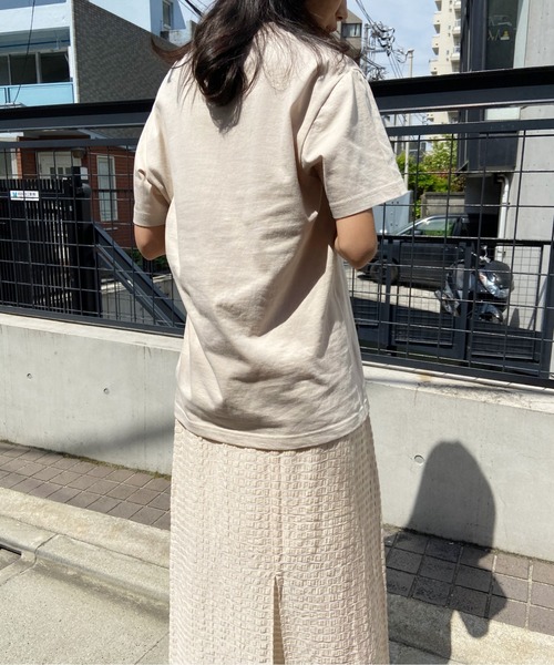 AZUL ENCANTO（アズールエンカント）の「MAKING MERRYオーバーTシャツ（Tシャツ/カットソー・レディース・ダークブラウン/ベージュ/アイボリー・FREE）」の20枚目の写真