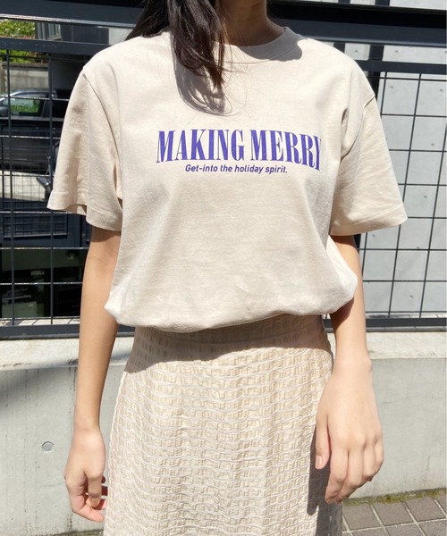 AZUL ENCANTO（アズールエンカント）の「MAKING MERRYオーバーTシャツ（Tシャツ/カットソー・レディース・ダークブラウン/ベージュ/アイボリー・FREE）」の7枚目の写真