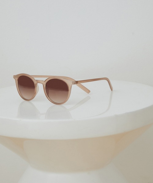 ADAM ET ROPE'（アダムエロペ）の「セルフレームボストンサングラス（サングラス・レディース・チャコールグレー/ライトグレー/ブラック/ベージュ/ピンク系その他2・FREE）」の5枚目の写真