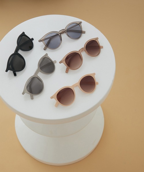 ADAM ET ROPE'（アダムエロペ）の「セルフレームボストンサングラス（サングラス・レディース・チャコールグレー/ライトグレー/ブラック/ベージュ/ピンク系その他2・FREE）」の8枚目の写真