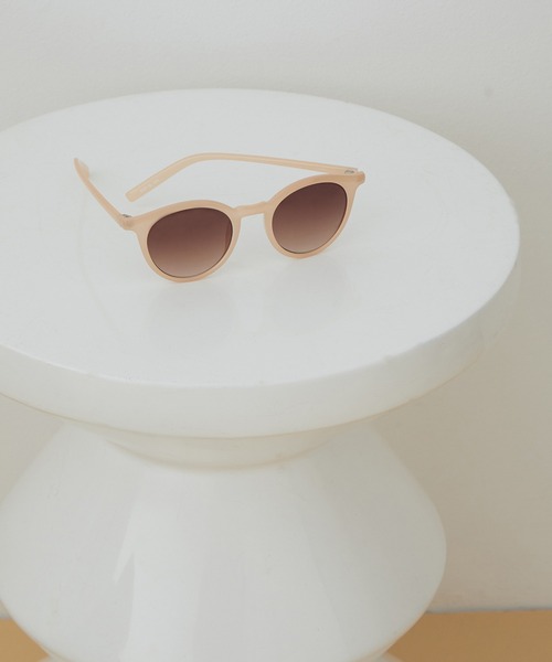 ADAM ET ROPE'（アダムエロペ）の「セルフレームボストンサングラス（サングラス・レディース・チャコールグレー/ライトグレー/ブラック/ベージュ/ピンク系その他2・FREE）」の7枚目の写真