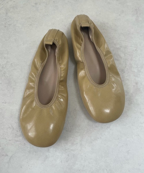 LE MORE（リモア）の「ラウンドパイピングパンプス（バレエシューズ・レディース・ベージュ/ブラウン/アイボリー・S/M/L）」の3枚目の写真