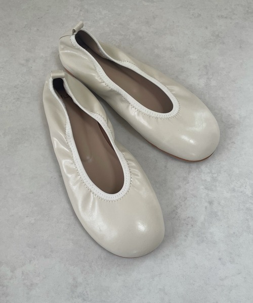 LE MORE（リモア）の「ラウンドパイピングパンプス（バレエシューズ・レディース・ベージュ/ブラウン/アイボリー・S/M/L）」の6枚目の写真