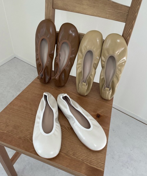 LE MORE（リモア）の「ラウンドパイピングパンプス（バレエシューズ・レディース・ベージュ/ブラウン/アイボリー・S/M/L）」の4枚目の写真