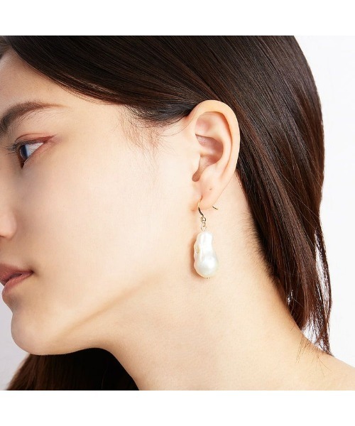 STELLAR　HOLLYWOOD（ステラハリウッド）の「ビッグバロックパールピアス（ピアス（両耳用）・レディース・ブラック/ホワイト・FREE）」の2枚目の写真