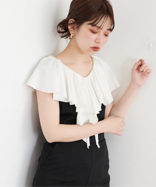 natural couture(ナチュラルクチュール)の「【WEB限定カラー有り】ラッフルフリルT(シャツ/ブラウス・レディース・オフホワイト/ブラウン/ラベンダー/ブラック/ピンク・FREE)」の3枚目の写真